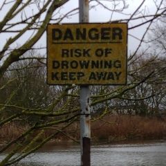 Risk of drowning sign